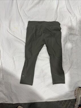 lululemon athletica Olive Green Cropped Leggings
